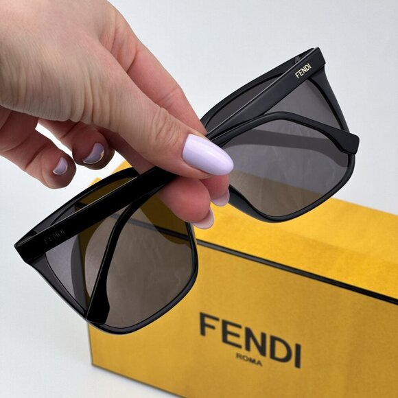 Fendi Women BRAND NEW Sunglasses Shiny Black Grey Geometric FE40030I 01A - Picture 2 of 10
